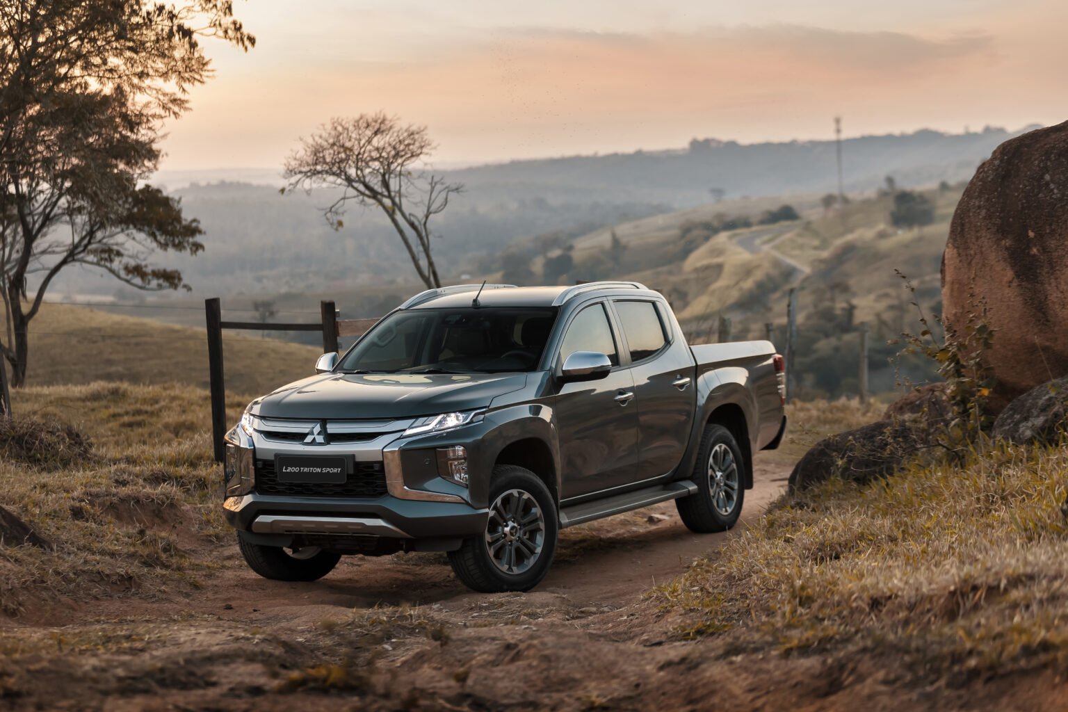 L200 Triton Sport 2021 picape mais bonita, robusta e versátil do mercado