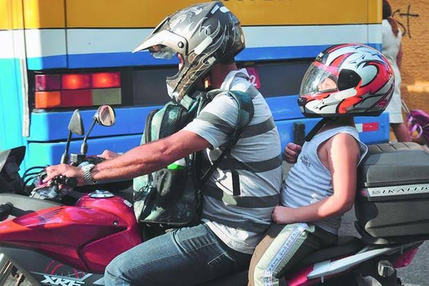 Nova lei: crianças menores de 10 anos não poderão ser transportadas em motos, Autoescola Bello