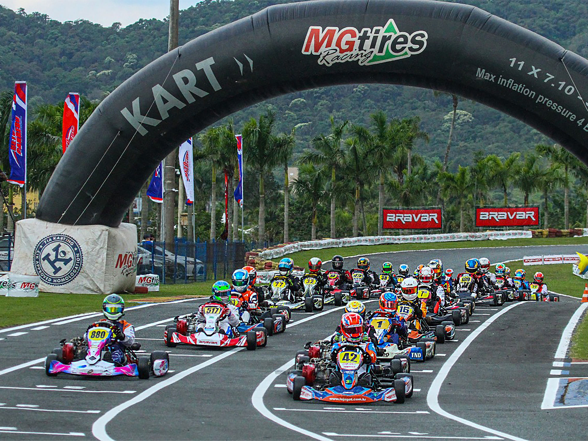 Escola de Karting do Oeste terá cinco pilotos no Campeonato Nacional de  Karting