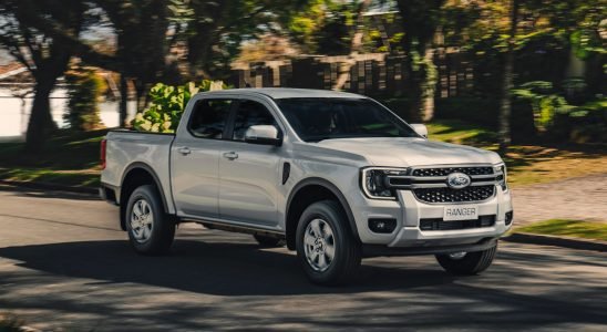 Ford Ranger XLS 2.0 é simples sem ser básica e tem preço de Rampage